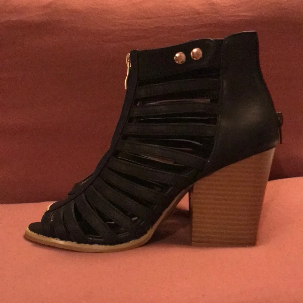 NWOT Qupid Booties/Heels Gladiator style - Picture 1 of 7